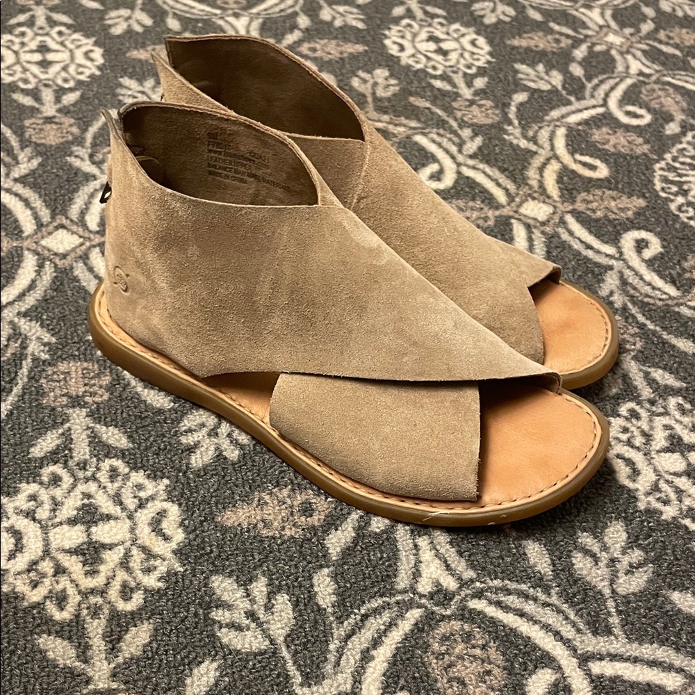 Born Suede IWA, size 6